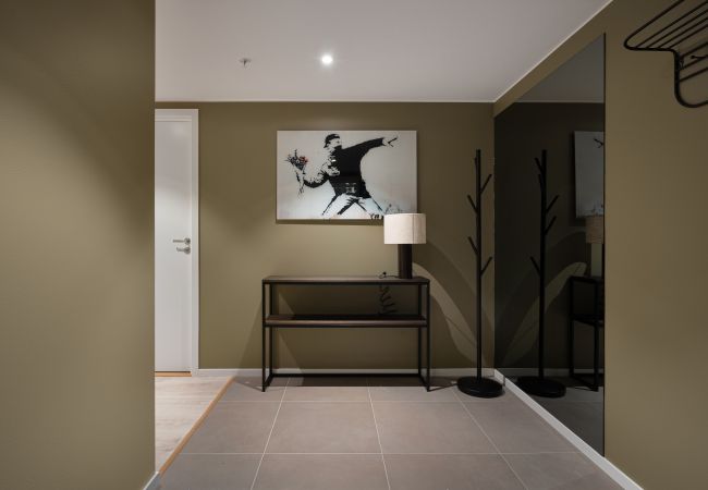 Apartment in Tromsø - Premium Waterfront Apartment–Sea & Mountain View  Apartment in Tromsø - Premium Waterfront Apartment–Sea & Mountain View