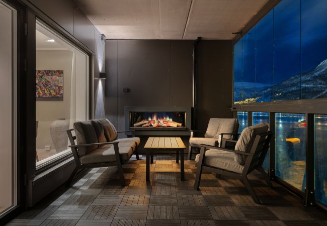 Apartment in Tromsø - Premium Waterfront Apartment–Sea & Mountain View  Apartment in Tromsø - Premium Waterfront Apartment–Sea & Mountain View