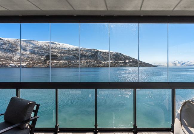 Apartment in Tromsø - Premium Waterfront Apartment–Sea & Mountain View  Apartment in Tromsø - Premium Waterfront Apartment–Sea & Mountain View