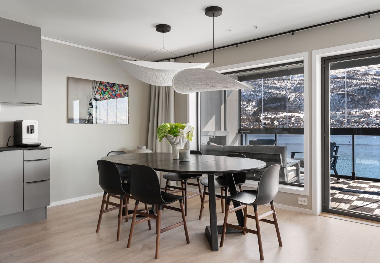 Apartment in Tromsø - Premium Waterfront Apartment–Sea & Mountain View 