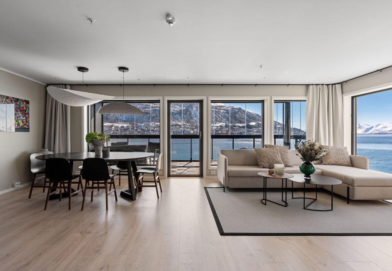 Apartment in Tromsø - Premium Waterfront Apartment–Sea & Mountain View 