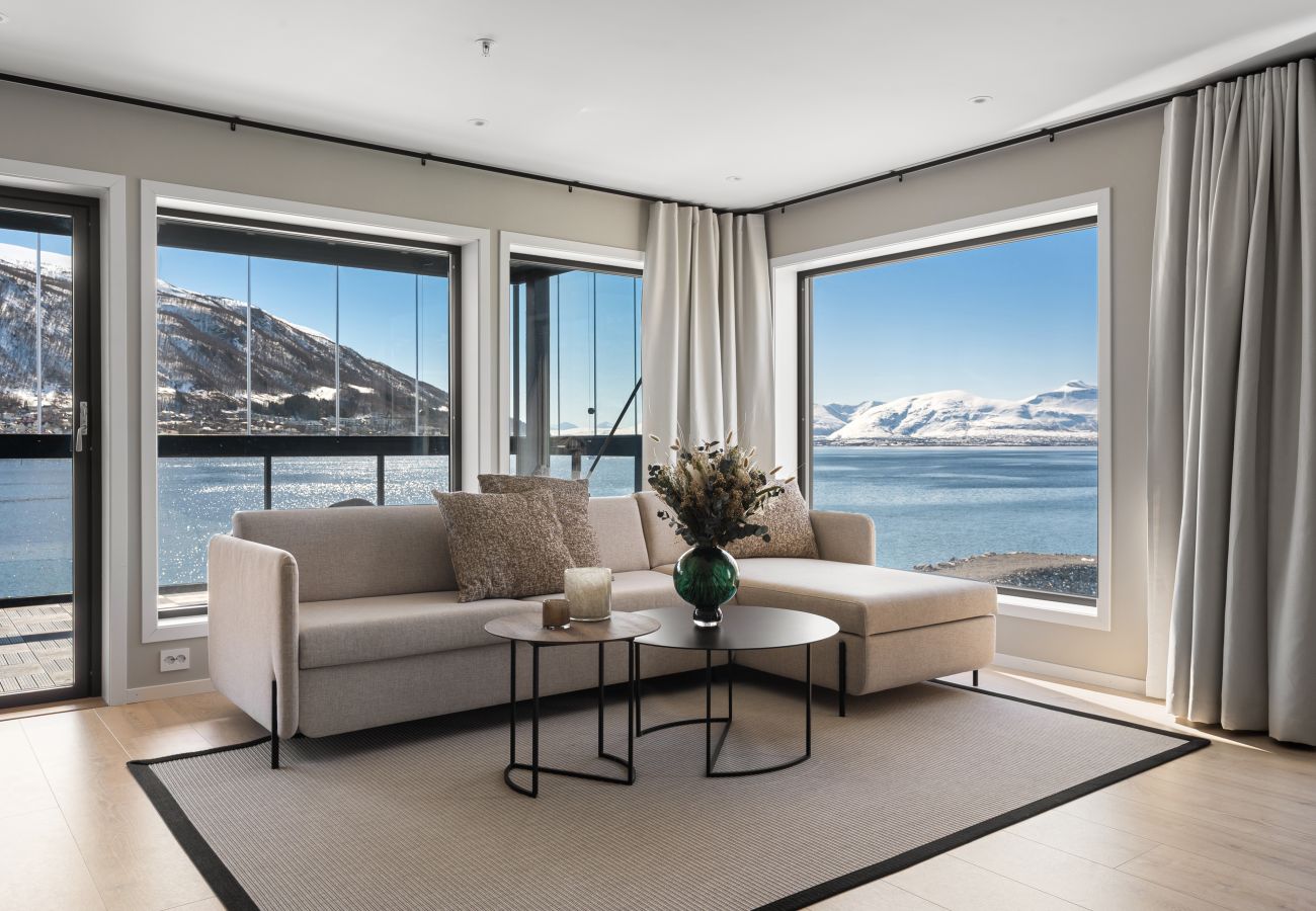 Apartment in Tromsø - Premium Waterfront Apartment–Sea & Mountain View 