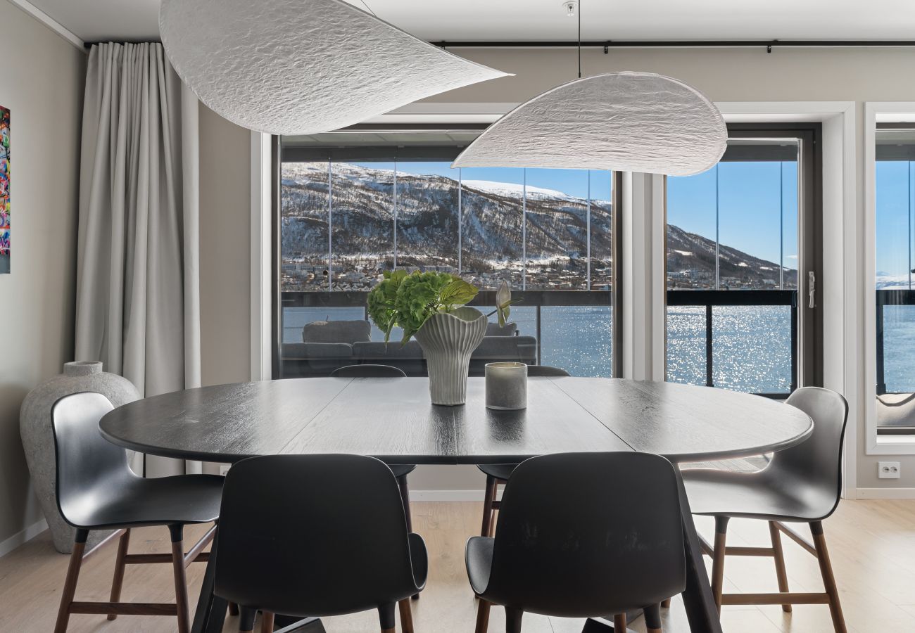 Apartment in Tromsø - Premium Waterfront Apartment–Sea & Mountain View 