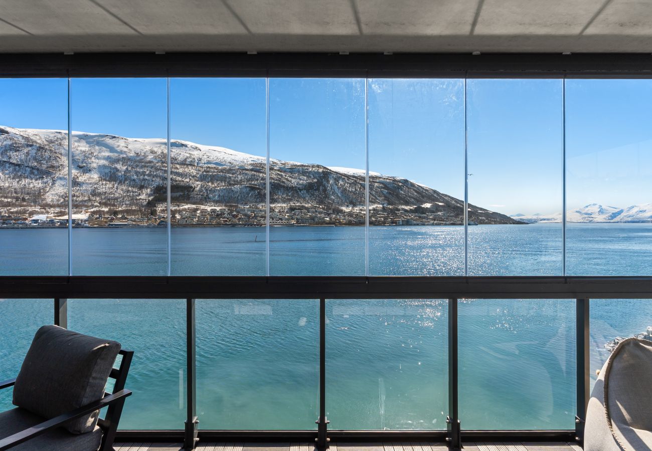 Apartment in Tromsø - Premium Waterfront Apartment–Sea & Mountain View 