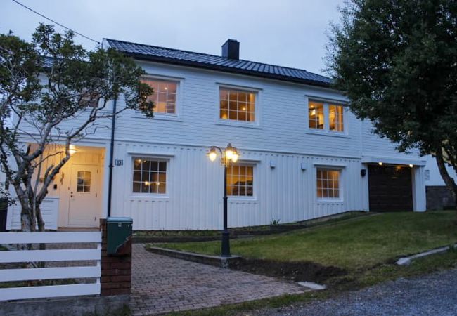 House in Moskenes - Luxury Home in the Heart of Reine, Lofoten House in Moskenes - Luxury Home in the Heart of Reine, Lofoten