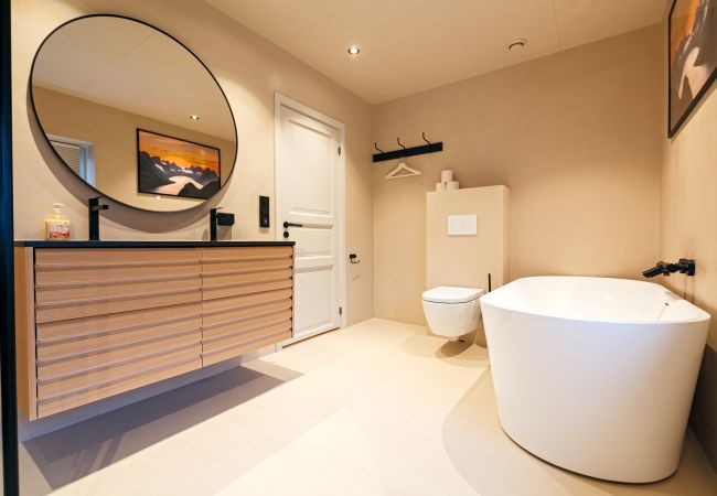 House in Moskenes - Luxury Home in the Heart of Reine, Lofoten House in Moskenes - Luxury Home in the Heart of Reine, Lofoten