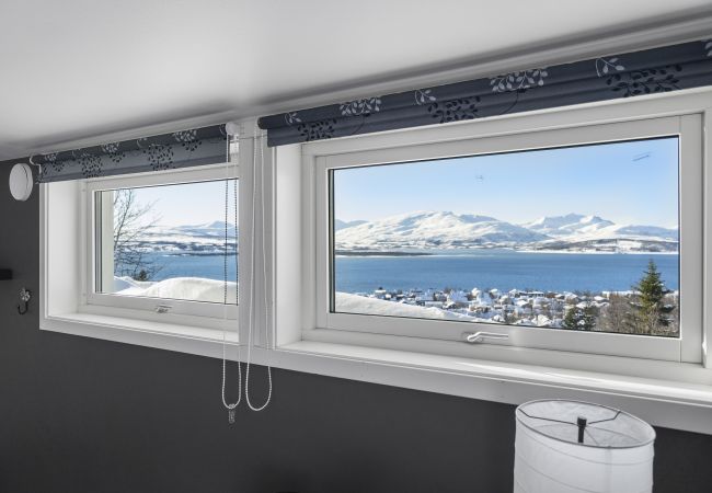 Apartment in Tromsø - Leilighet med panoramautsikt og terrasse Apartment in Tromsø - Leilighet med panoramautsikt og terrasse