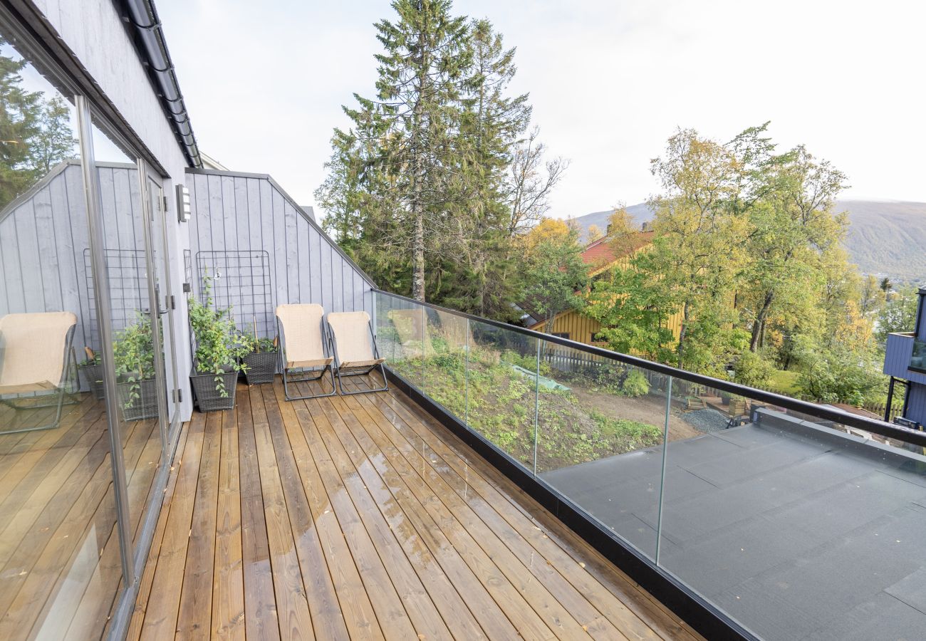 Terraced House in Tromsø - Town house with good view on top of Tromsø Island