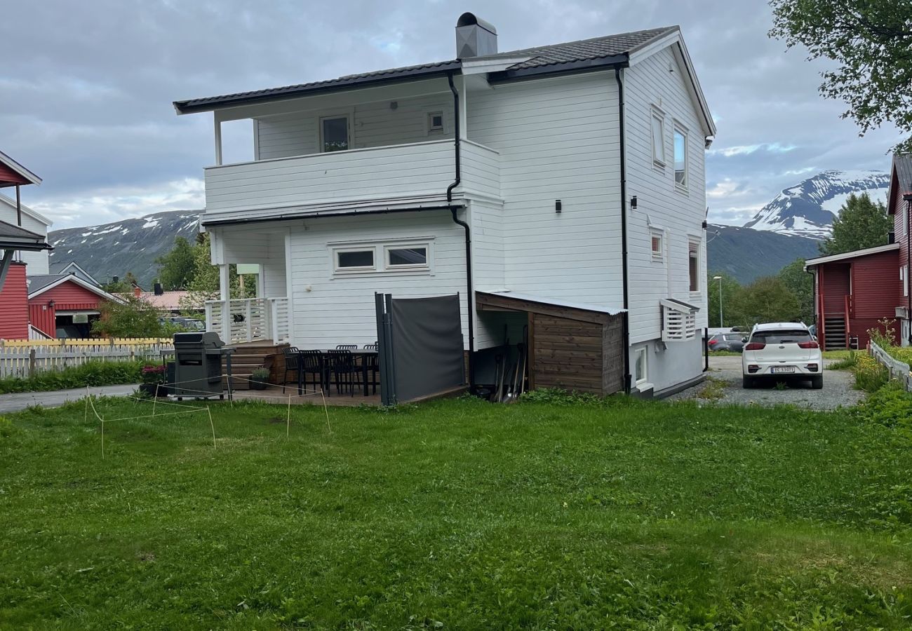 House in Tromsø - Arctic Pearl - Central House with 4 bedrooms and 2 bathrooms