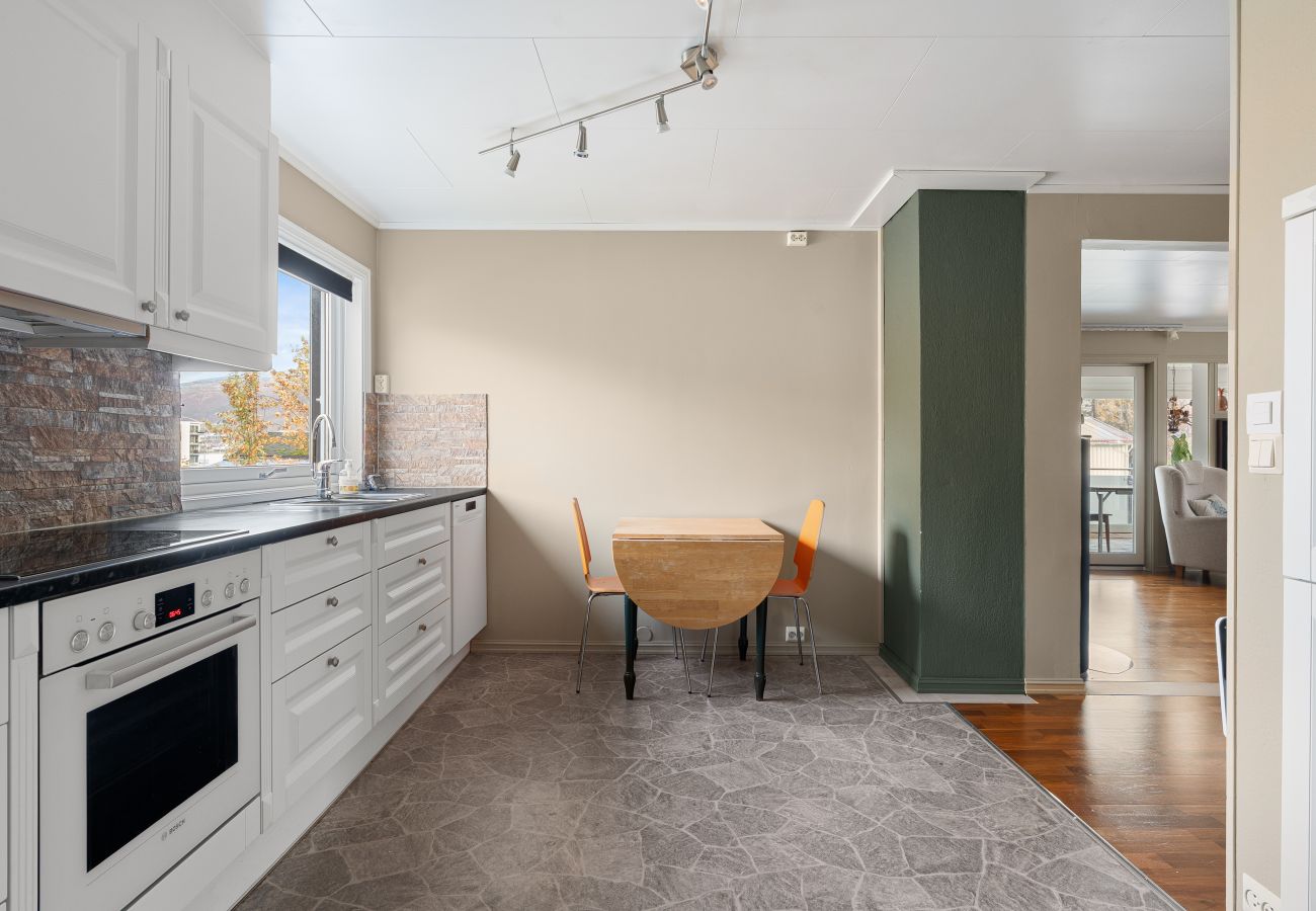 Apartment in Tromsø - Trivelig leilighet i rolige, bynære omgivelser