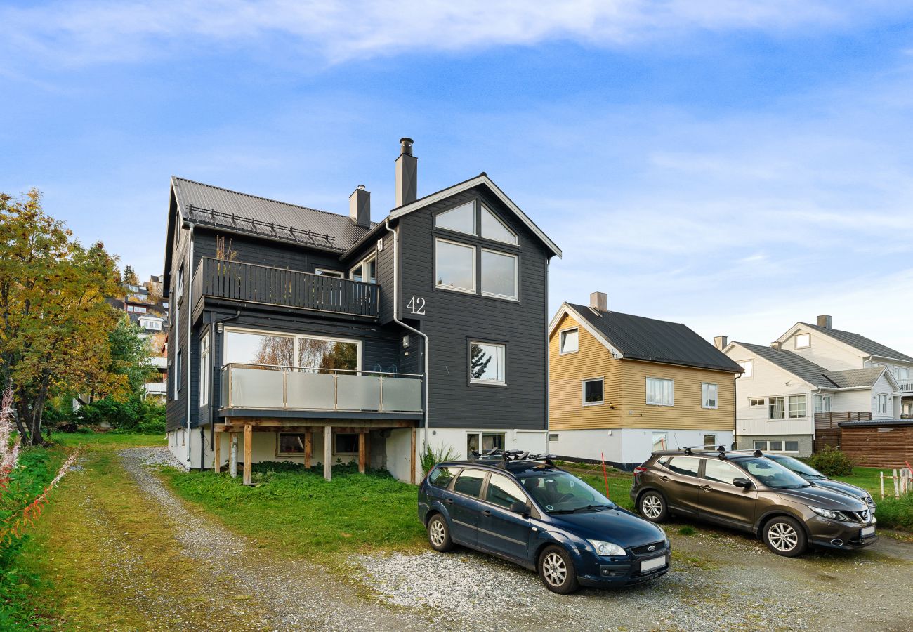 Apartment in Tromsø - Trivelig leilighet i rolige, bynære omgivelser