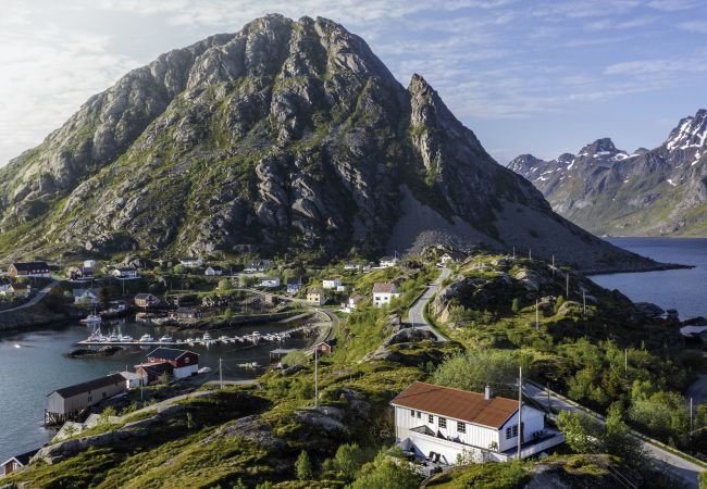 House in Flakstad - Sundet Lofoten - fjell- og havutsikt House in Flakstad - Sundet Lofoten - fjell- og havutsikt