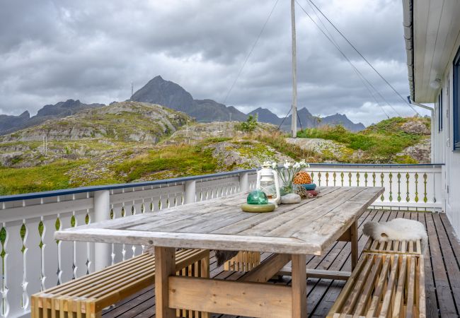 House in Flakstad - Sundet Lofoten - fjell- og havutsikt House in Flakstad - Sundet Lofoten - fjell- og havutsikt
