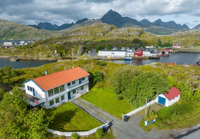 House in Flakstad - Sundet Lofoten - fjell- og havutsikt House in Flakstad - Sundet Lofoten - fjell- og havutsikt