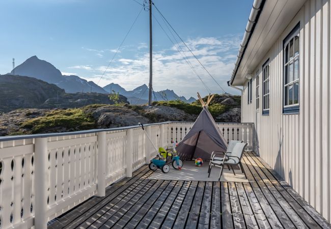 House in Flakstad - Sundet Lofoten - fjell- og havutsikt House in Flakstad - Sundet Lofoten - fjell- og havutsikt