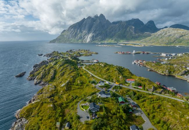 House in Flakstad - Sundet Lofoten - fjell- og havutsikt House in Flakstad - Sundet Lofoten - fjell- og havutsikt