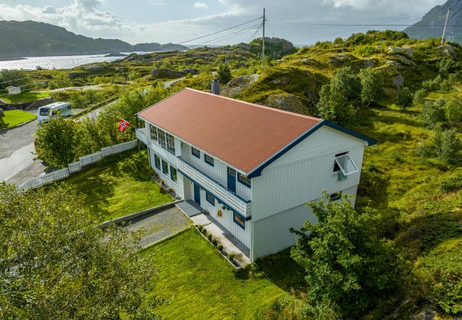 House in Flakstad - Sundet Lofoten - fjell- og havutsikt House in Flakstad - Sundet Lofoten - fjell- og havutsikt