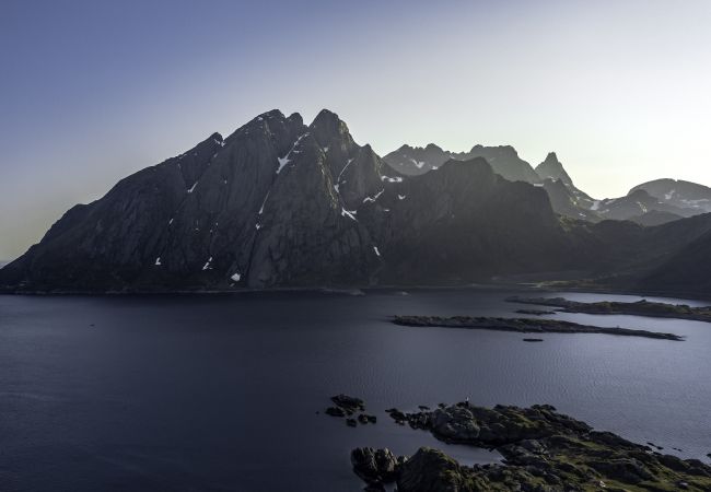 House in Flakstad - Sundet Lofoten - fjell- og havutsikt House in Flakstad - Sundet Lofoten - fjell- og havutsikt