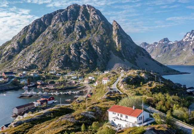 House in Flakstad - Sundet Lofoten - fjell- og havutsikt House in Flakstad - Sundet Lofoten - fjell- og havutsikt