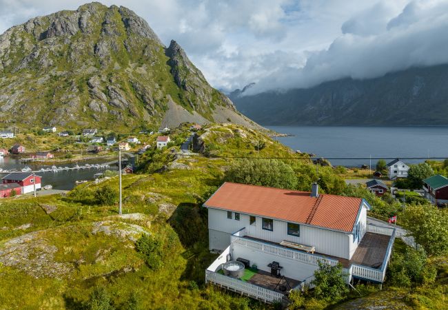 House in Flakstad - Sundet Lofoten - fjell- og havutsikt House in Flakstad - Sundet Lofoten - fjell- og havutsikt
