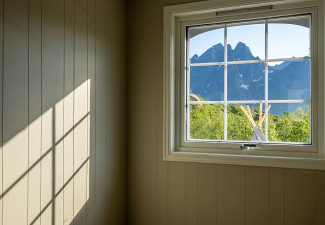 House in Flakstad - Sundet Lofoten - fjell- og havutsikt House in Flakstad - Sundet Lofoten - fjell- og havutsikt