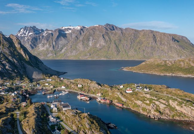 House in Flakstad - Sundet Lofoten - fjell- og havutsikt House in Flakstad - Sundet Lofoten - fjell- og havutsikt