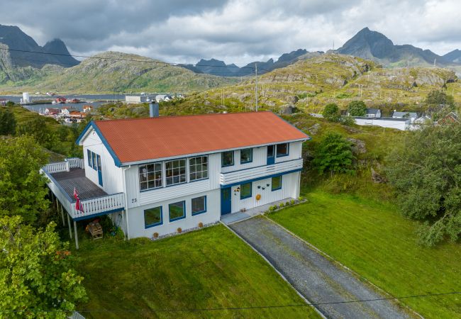 House in Flakstad - Sundet Lofoten - fjell- og havutsikt House in Flakstad - Sundet Lofoten - fjell- og havutsikt