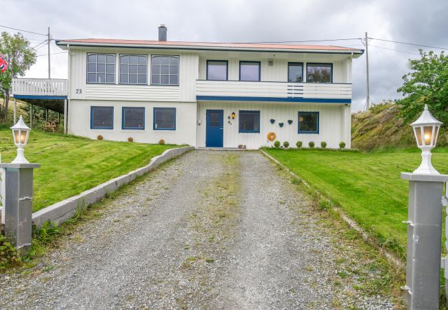 House in Flakstad - Sundet Lofoten - fjell- og havutsikt House in Flakstad - Sundet Lofoten - fjell- og havutsikt