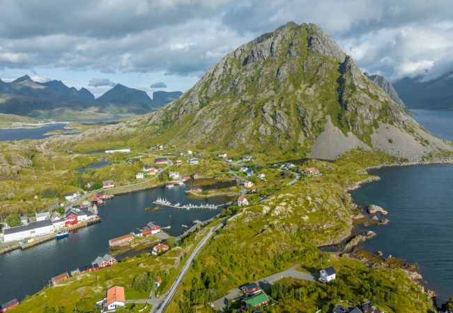 House in Flakstad - Sundet Lofoten - fjell- og havutsikt House in Flakstad - Sundet Lofoten - fjell- og havutsikt