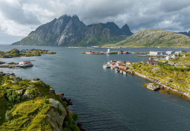 House in Flakstad - Sundet Lofoten - fjell- og havutsikt House in Flakstad - Sundet Lofoten - fjell- og havutsikt