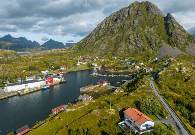House in Flakstad - Sundet Lofoten - fjell- og havutsikt House in Flakstad - Sundet Lofoten - fjell- og havutsikt