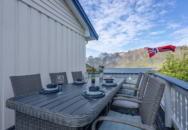 House in Flakstad - Sundet Lofoten - fjell- og havutsikt House in Flakstad - Sundet Lofoten - fjell- og havutsikt