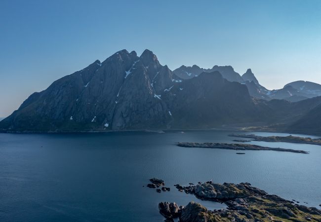 House in Flakstad - Sundet Lofoten - fjell- og havutsikt House in Flakstad - Sundet Lofoten - fjell- og havutsikt