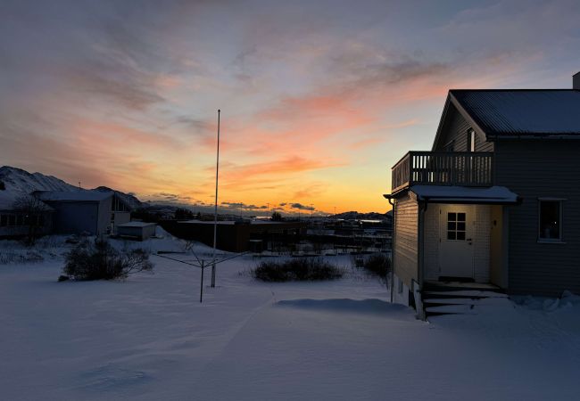 House in Leknes - City Center Panorama Lofoten House in Leknes - City Center Panorama Lofoten