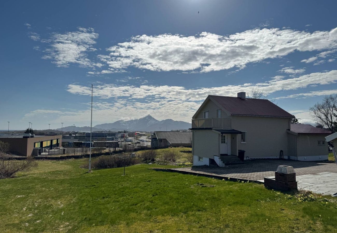 House in Leknes - City Center Panorama Lofoten