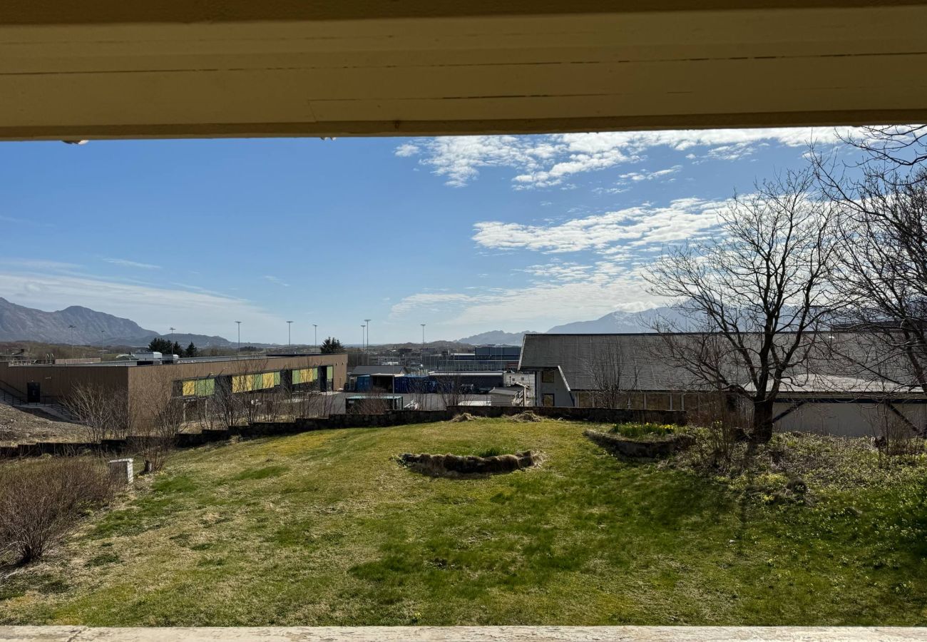 House in Leknes - City Center Panorama Lofoten