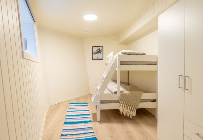 Apartment in Vågan - Henningsvær Seaside Ground Floor Apartment Apartment in Vågan - Henningsvær Seaside Ground Floor Apartment