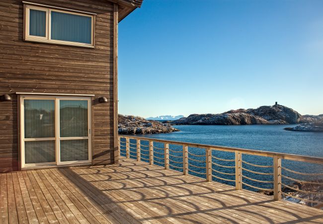 House in Vågan - Seaside Villa in Henningsvær House in Vågan - Seaside Villa in Henningsvær