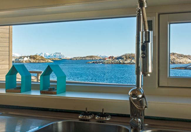 House in Vågan - Seaside Villa in Henningsvær House in Vågan - Seaside Villa in Henningsvær