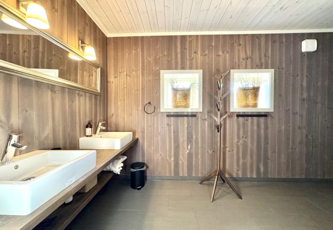 Cabin in Hol - Harmony in Geilo – Modern and cozy cabin with jacuzzi Cabin in Hol - Harmony in Geilo – Modern and cozy cabin with jacuzzi