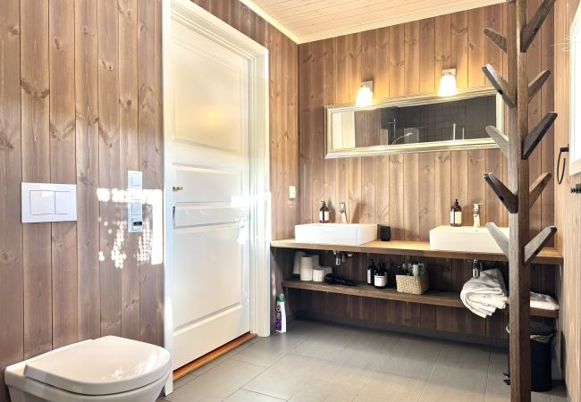 Cabin in Hol - Harmony in Geilo – Modern and cozy cabin with jacuzzi Cabin in Hol - Harmony in Geilo – Modern and cozy cabin with jacuzzi