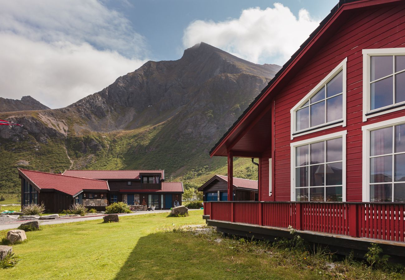 House in Flakstad - Polden, house by Ramberg Beach