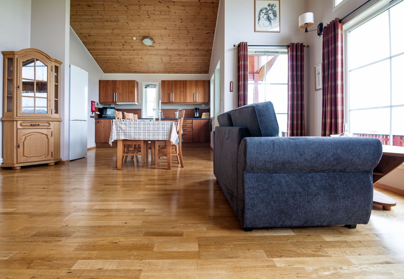 House in Flakstad - Polden, house by Ramberg Beach