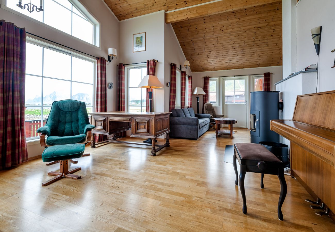 House in Flakstad - Polden, house by Ramberg Beach