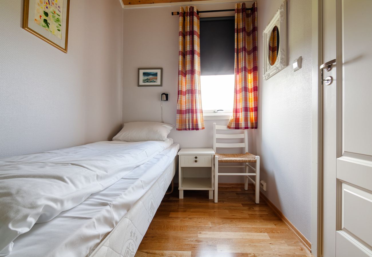 House in Flakstad - Polden, house by Ramberg Beach