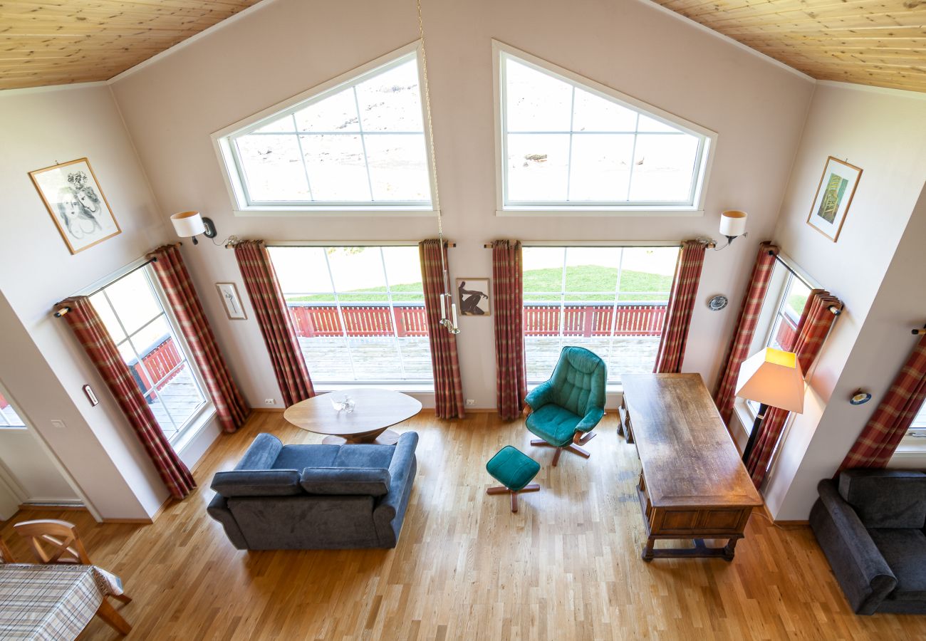 House in Flakstad - Polden, house by Ramberg Beach