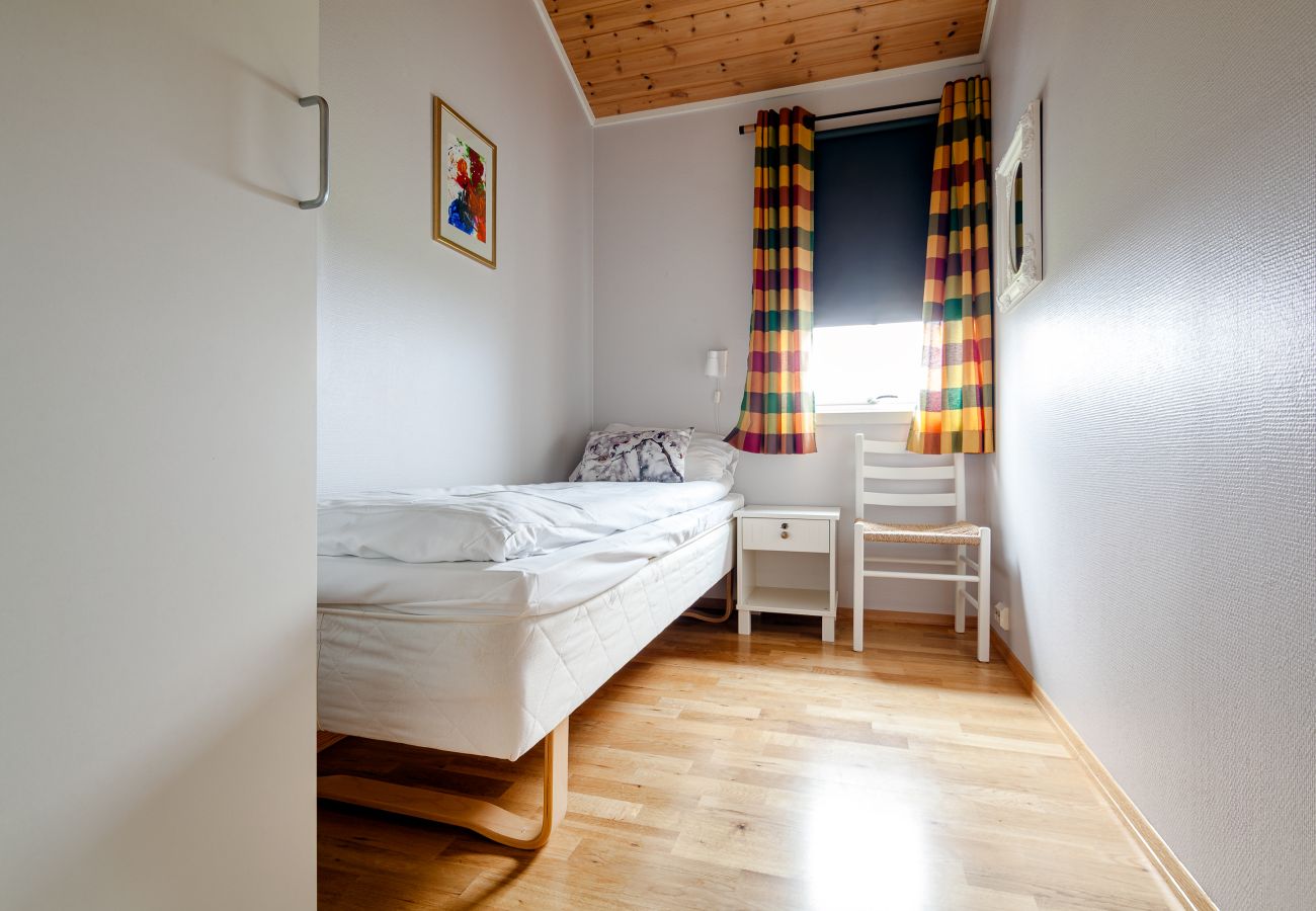 House in Flakstad - Polden, house by Ramberg Beach