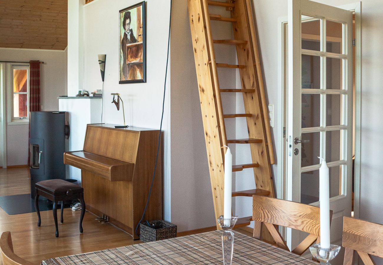 House in Flakstad - Polden, house by Ramberg Beach