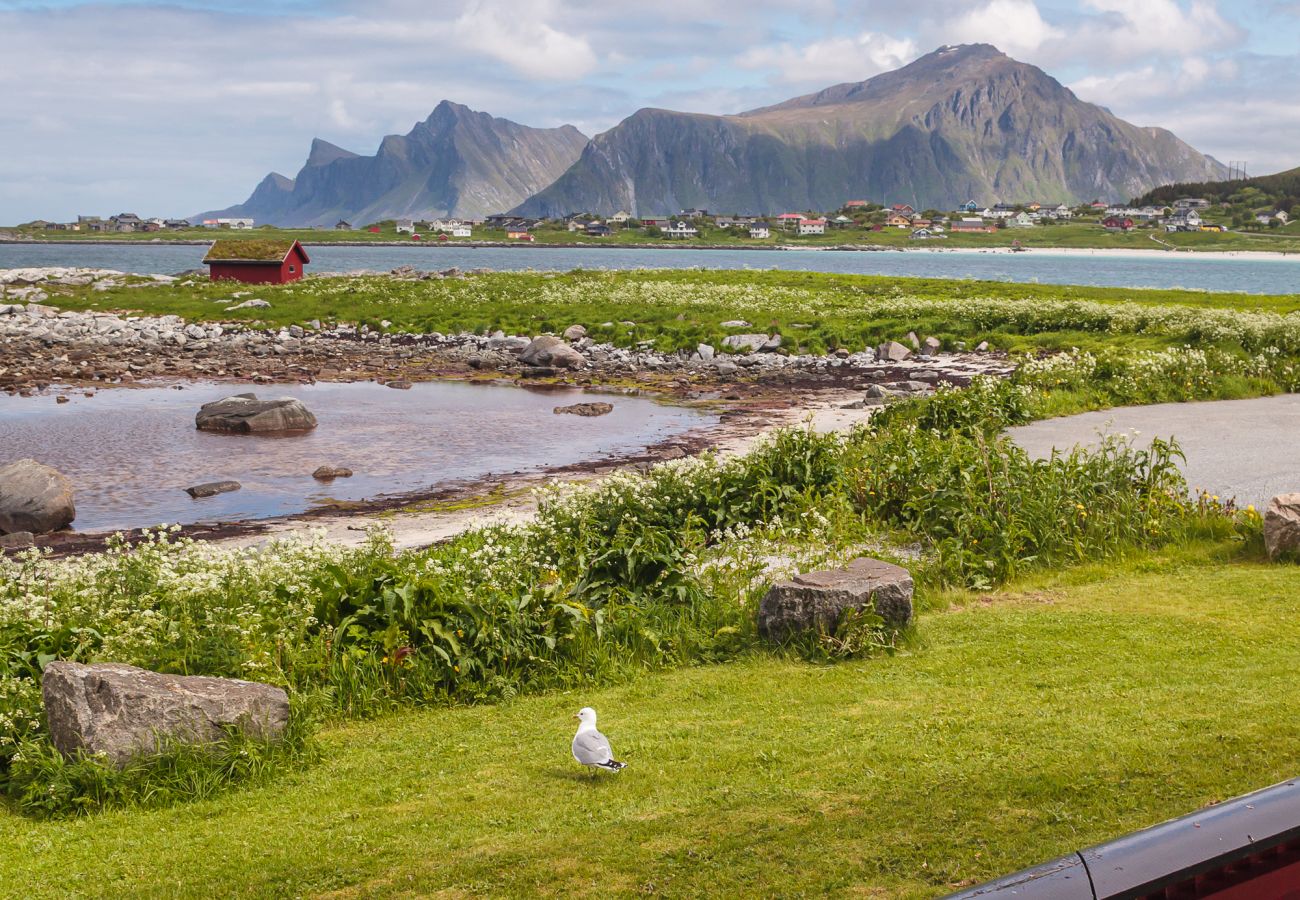 House in Flakstad - Polden, house by Ramberg Beach