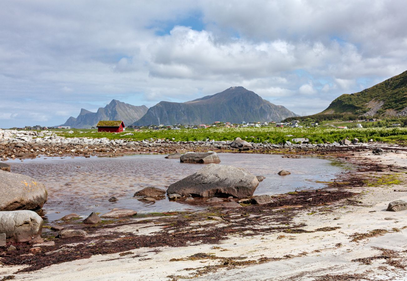 House in Flakstad - Polden, house by Ramberg Beach